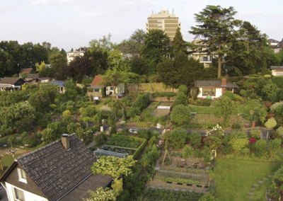 Kleingartenanlagen sind öffentliche Erholungsflächen inmitten städtischer Bebauung